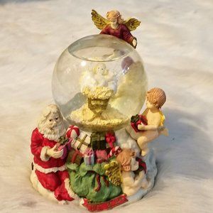 Santa World Resin Musical Glitter Globe Works Vtg